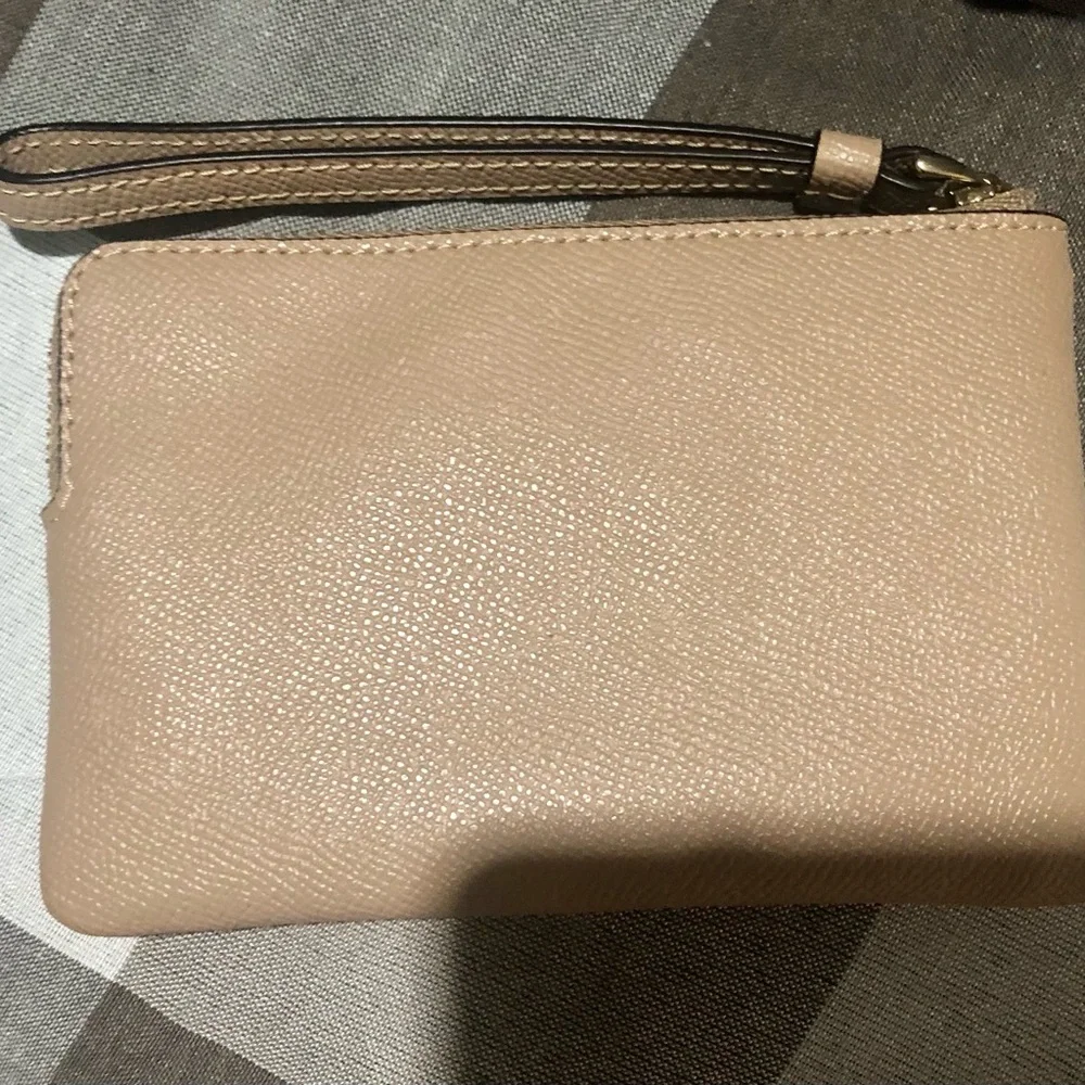 Coach - Picture 5 of 9